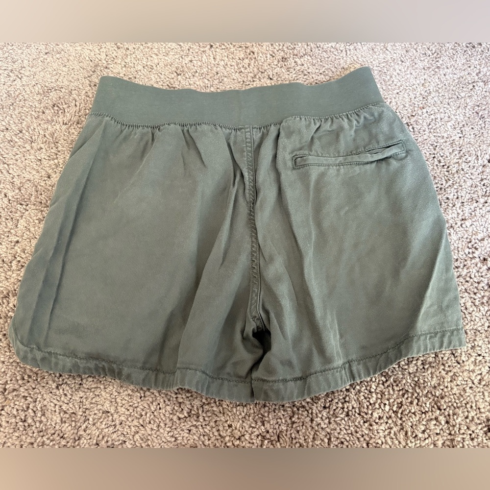 🆕 Olive Green Women's Tencel Shorts - Picture 3 of 3